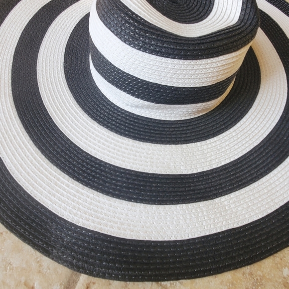 Time and Tru Women's Stripe Floppy Hat - Picture 3 of 4